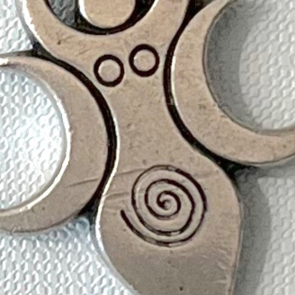 Artemis Moon Goddess Pendant - Pewter - Wicca / Pagan / Witchcraft - Picture 4 of 5